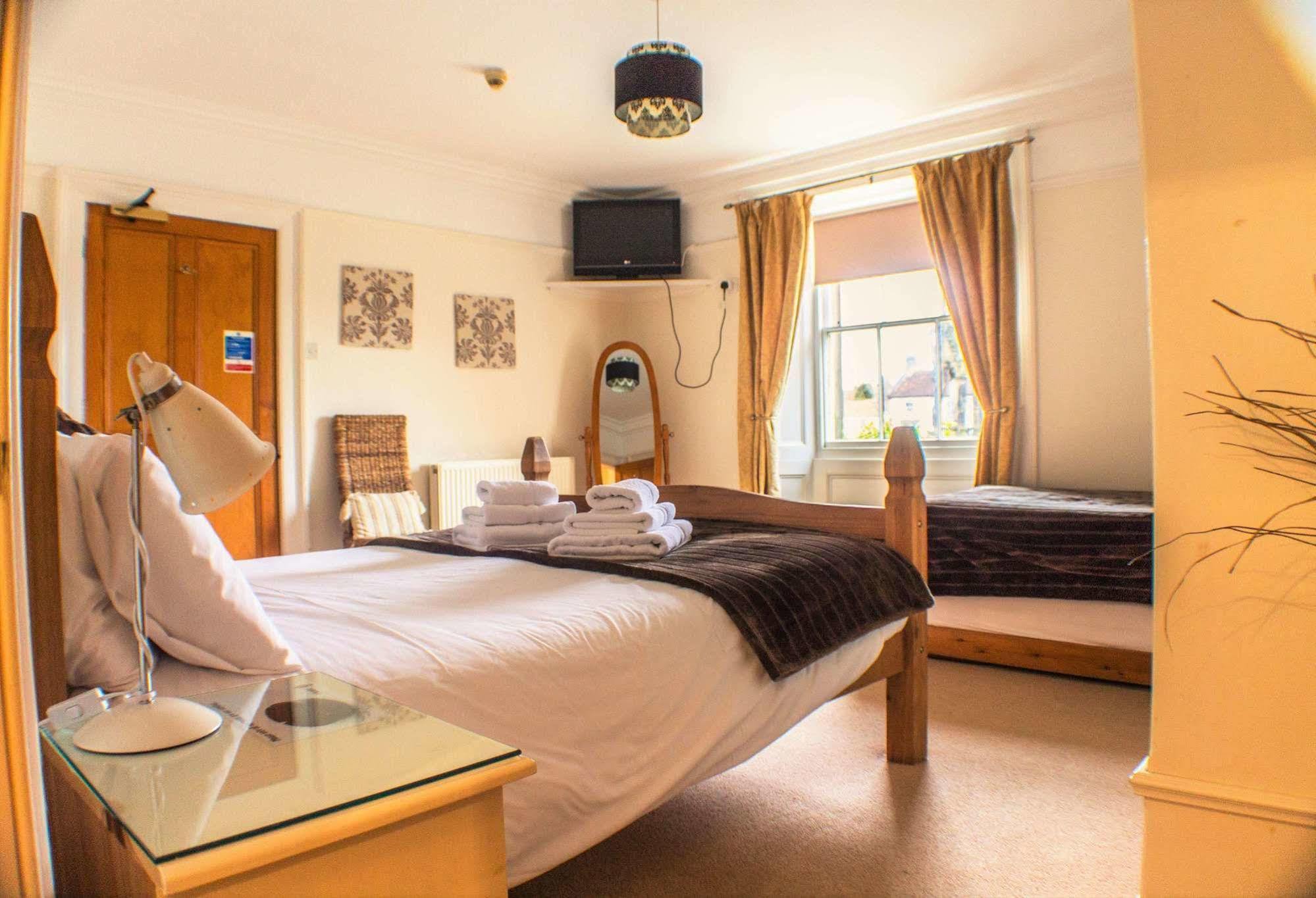 The Royal Oak Hotel هلمسلي المظهر الخارجي الصورة