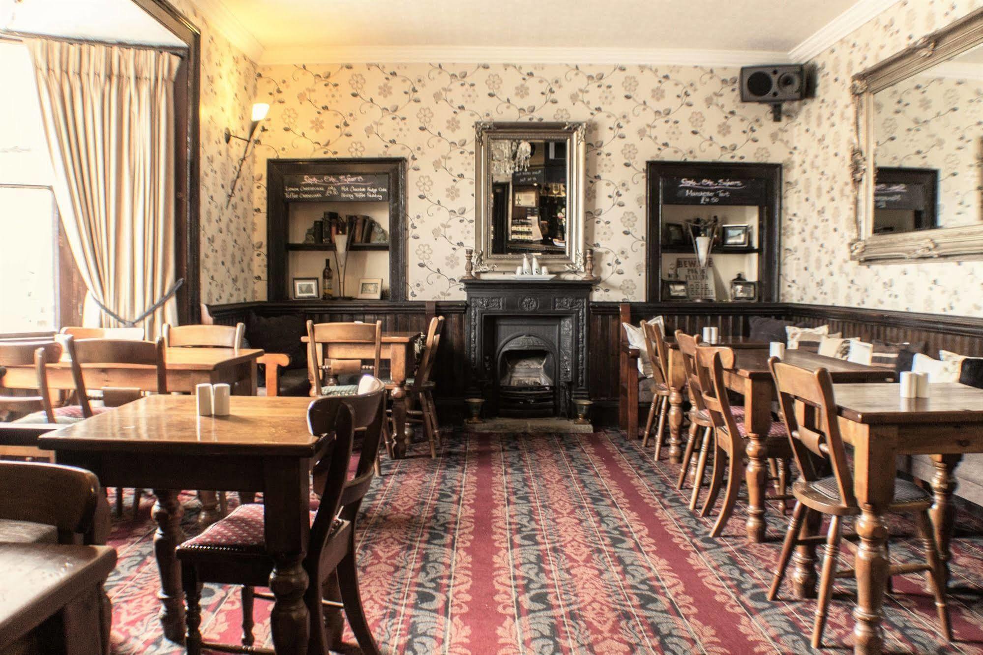 The Royal Oak Hotel هلمسلي المظهر الخارجي الصورة